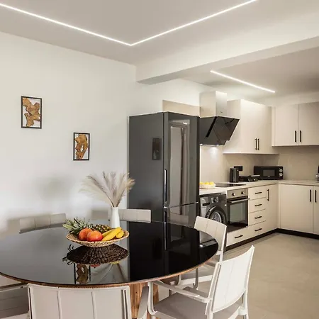 Ivory Napa Apartman